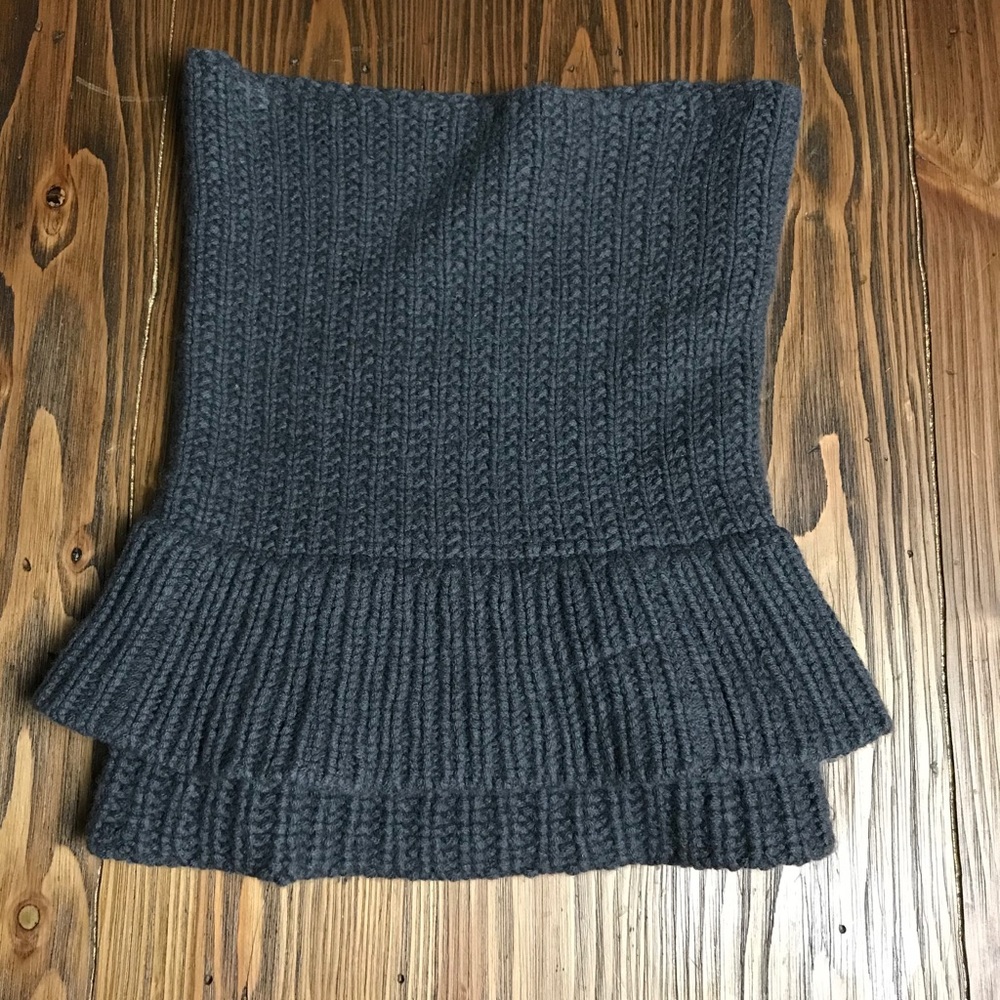 UNCONDITIONAL Male Cashmere Neck Shrug